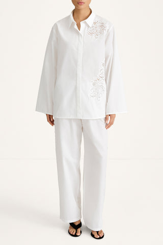 white shirt embroidery stylein jontavi model image