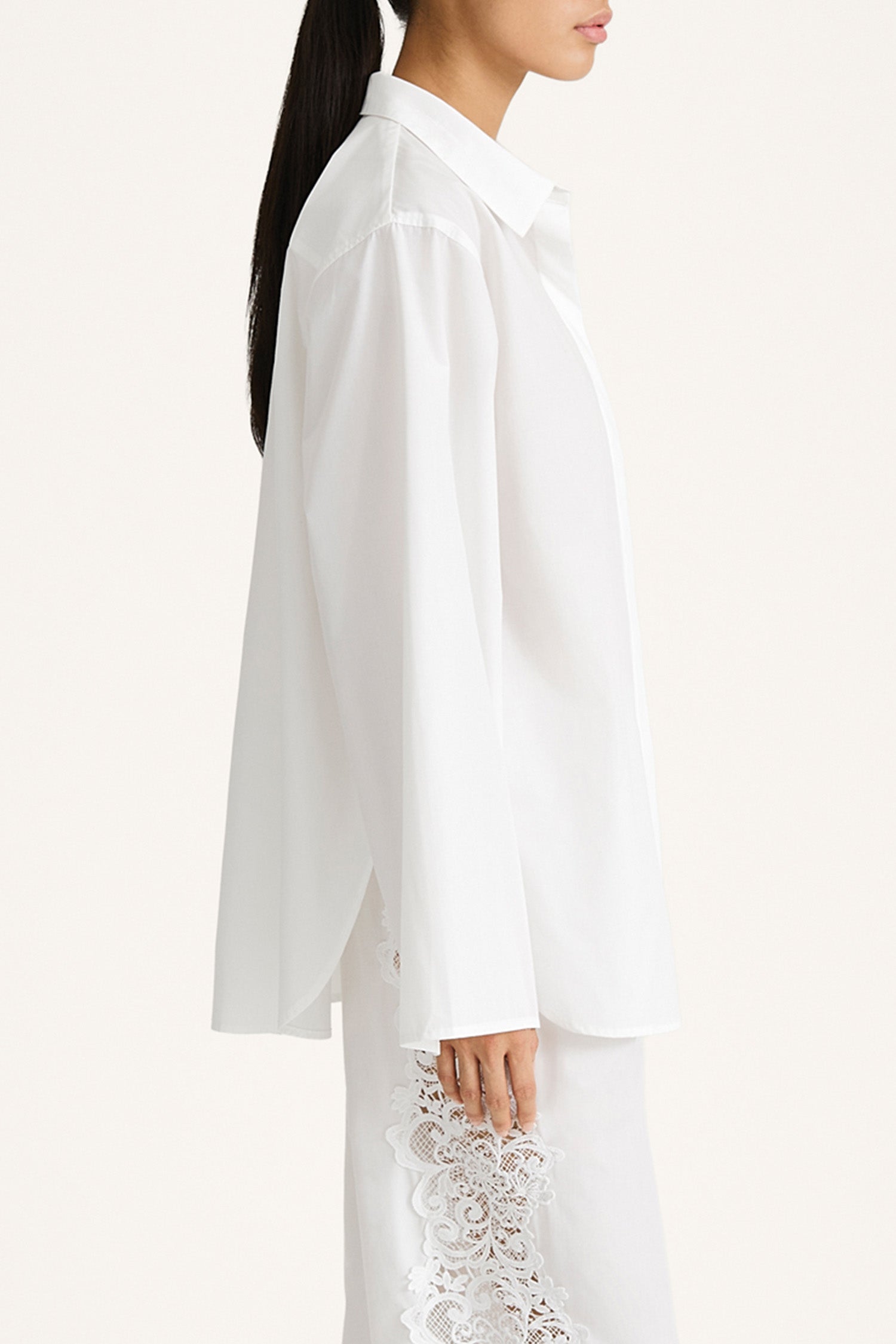 white shirt embroidery stylein jontavi detail