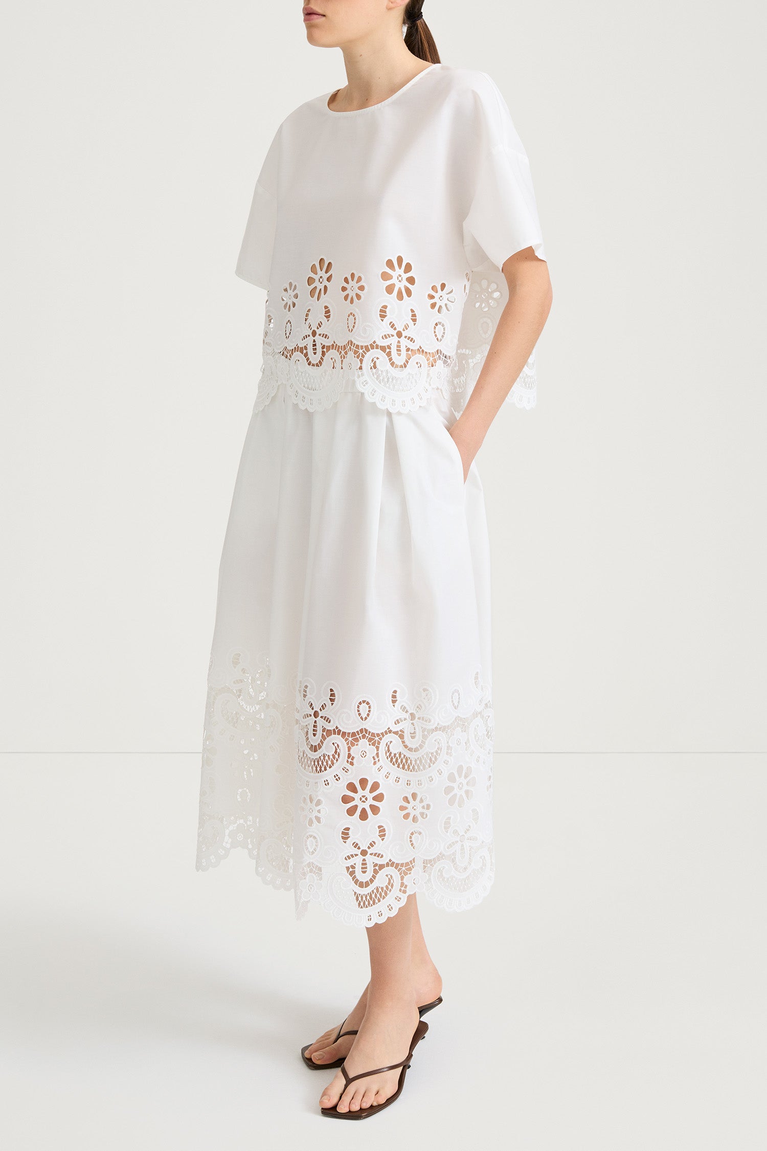 Jorah embroidery skirt white stylein model image side