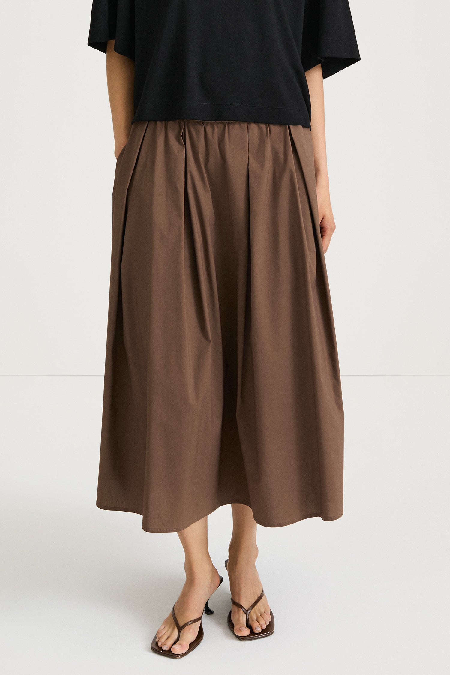 Jorina midi cotton skirt cacao stylein model image front close