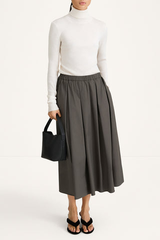 a-lined midi skirt in green stylein model image