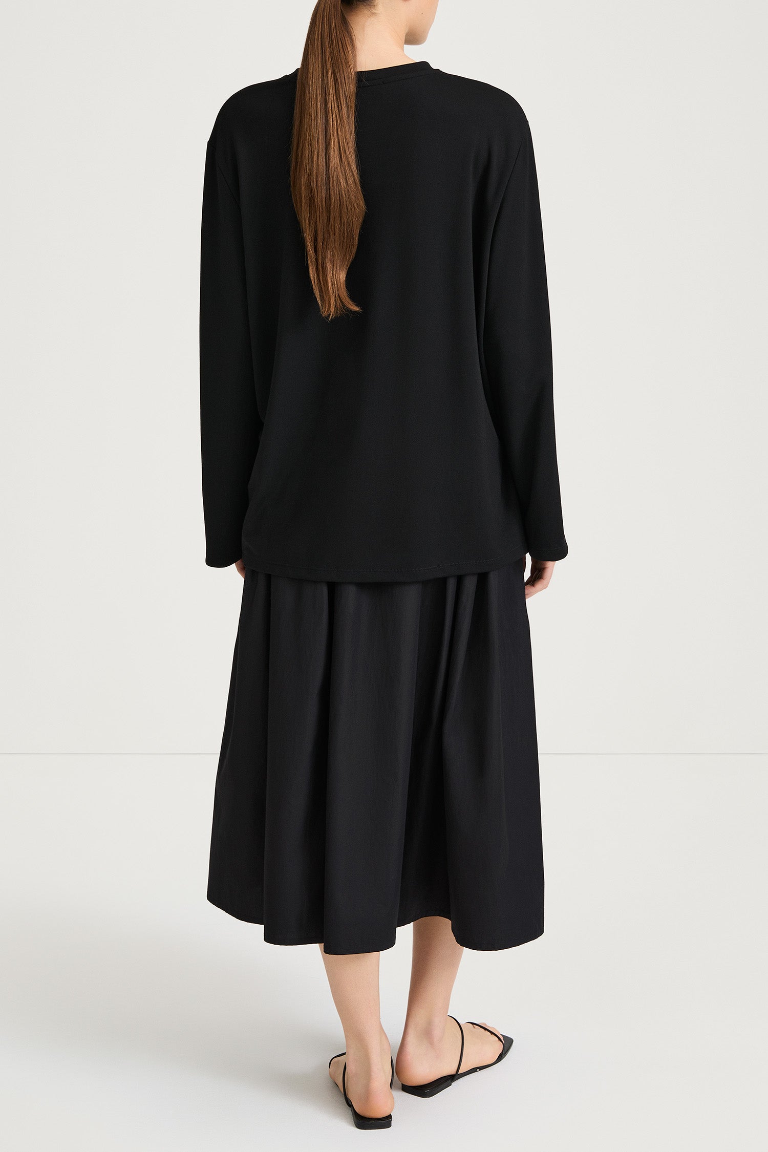 Jorina midi cotton skirt black stylein model image back