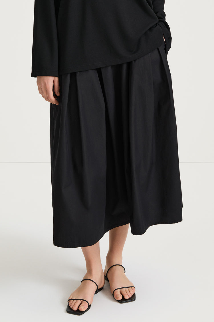 Jorina midi cotton skirt black stylein model image front close