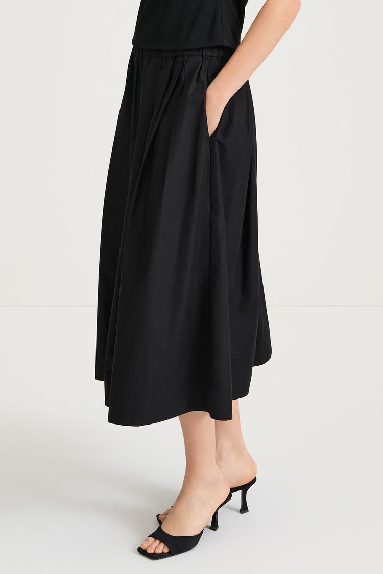 Jorina midi cotton skirt black stylein model image side close