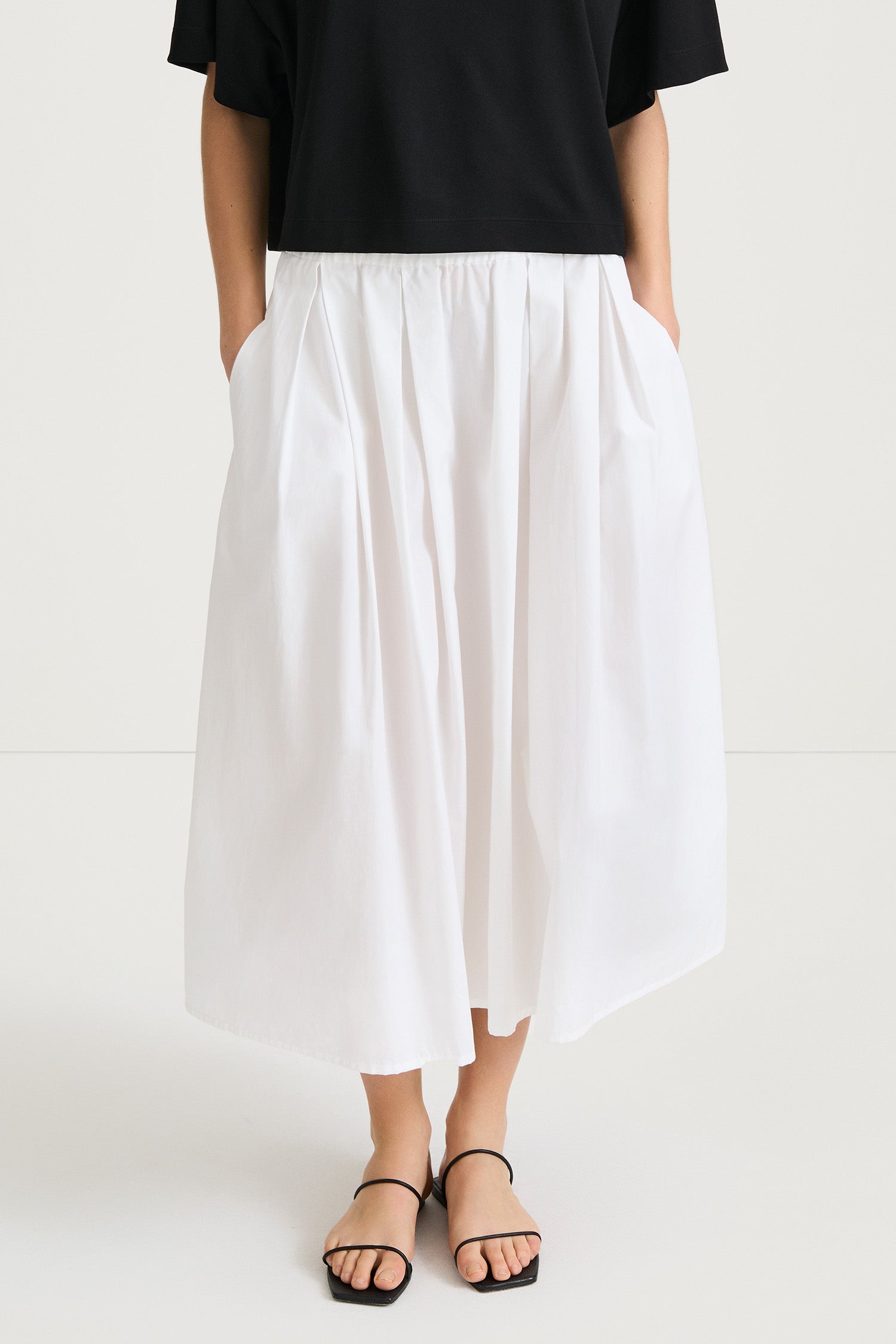 Jorina midi cotton skirt white stylein model image front close