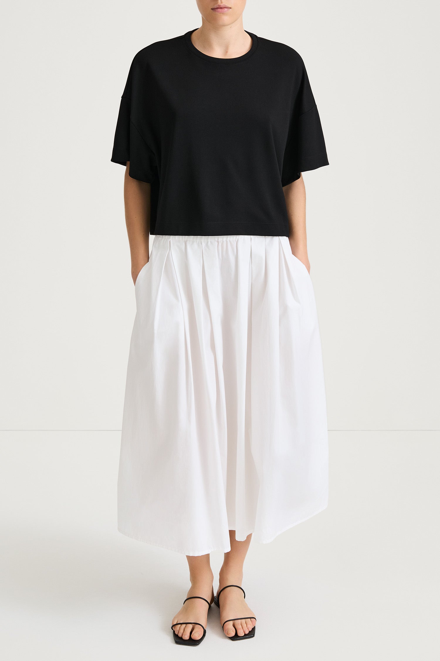 Jorina midi cotton skirt white stylein model image front