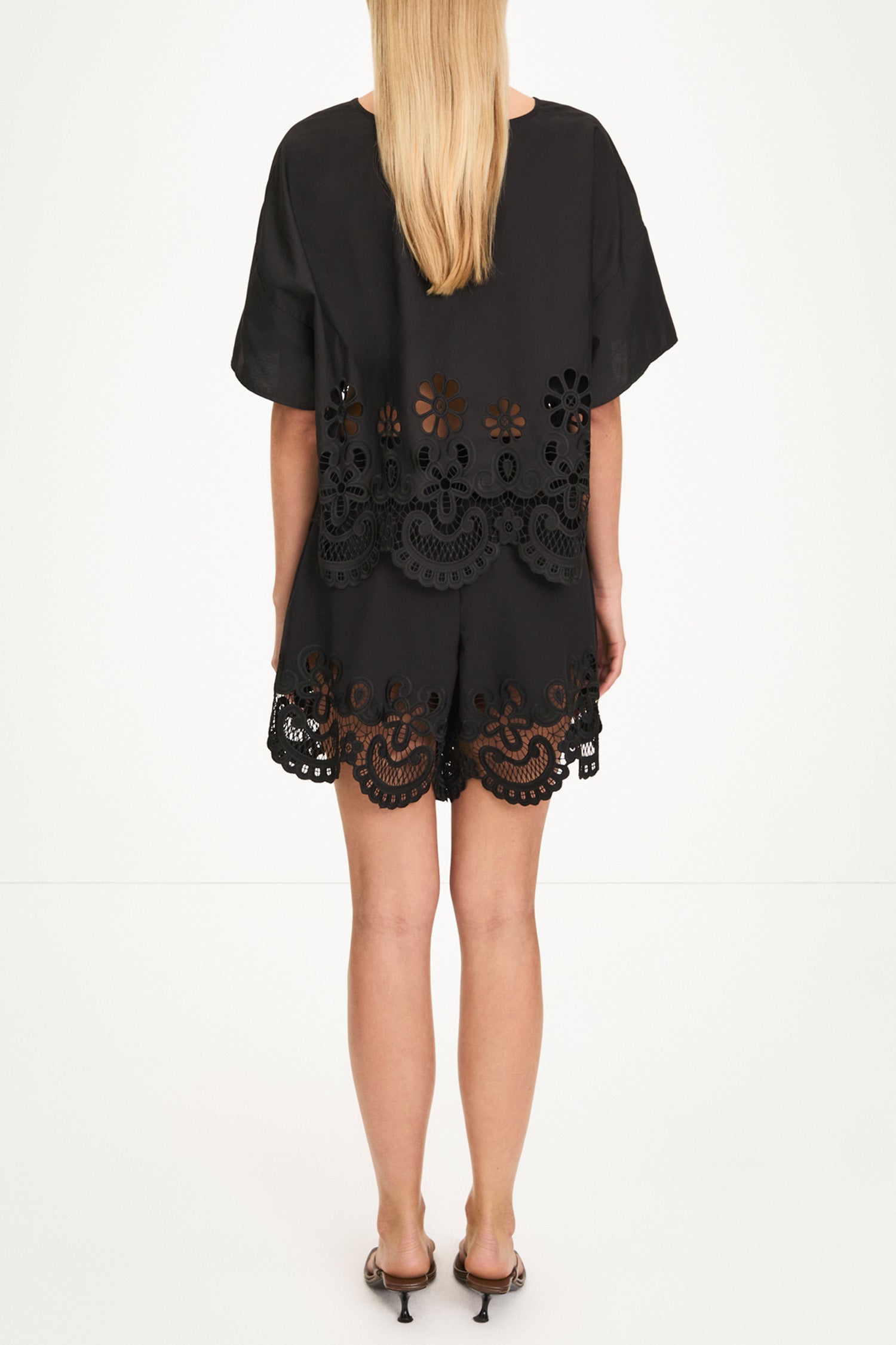 Joss shorts broderie anglaise black stylein model image back