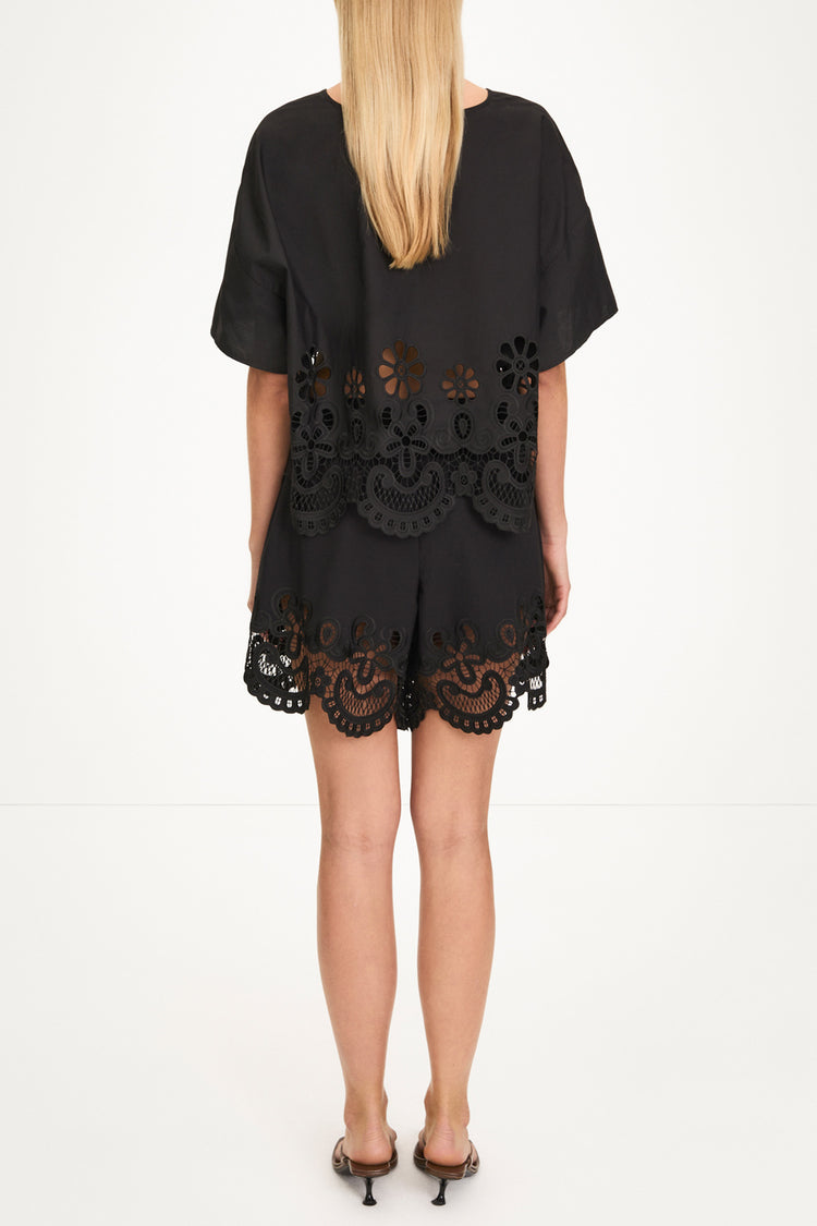 Joss shorts broderie anglaise black stylein model image back