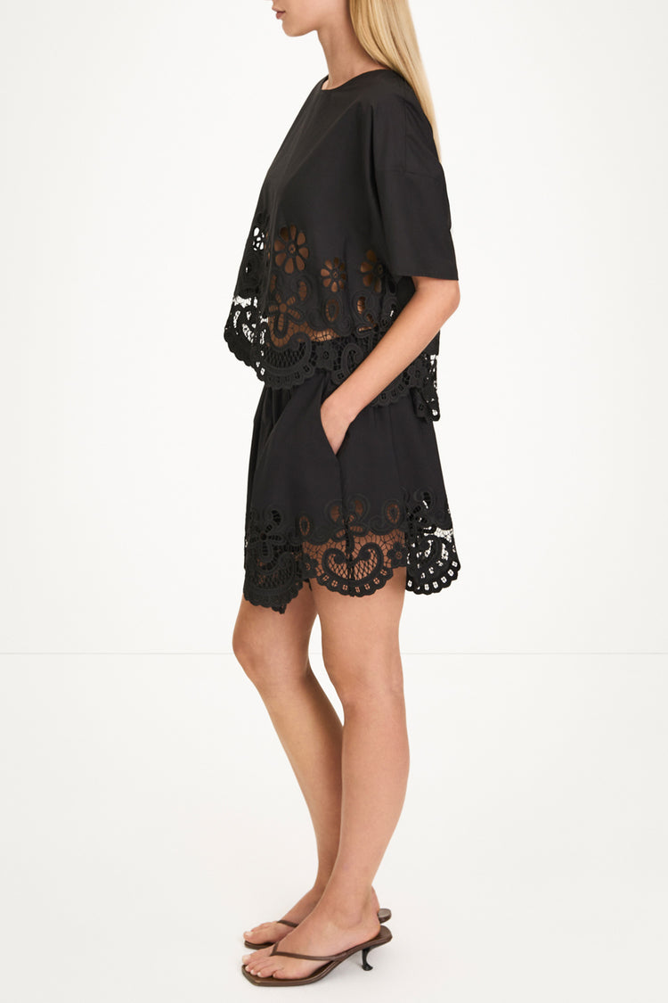 Joss shorts broderie anglaise black stylein model image side