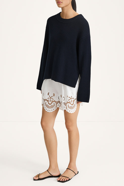 Joss shorts embrodery white stylein model image front