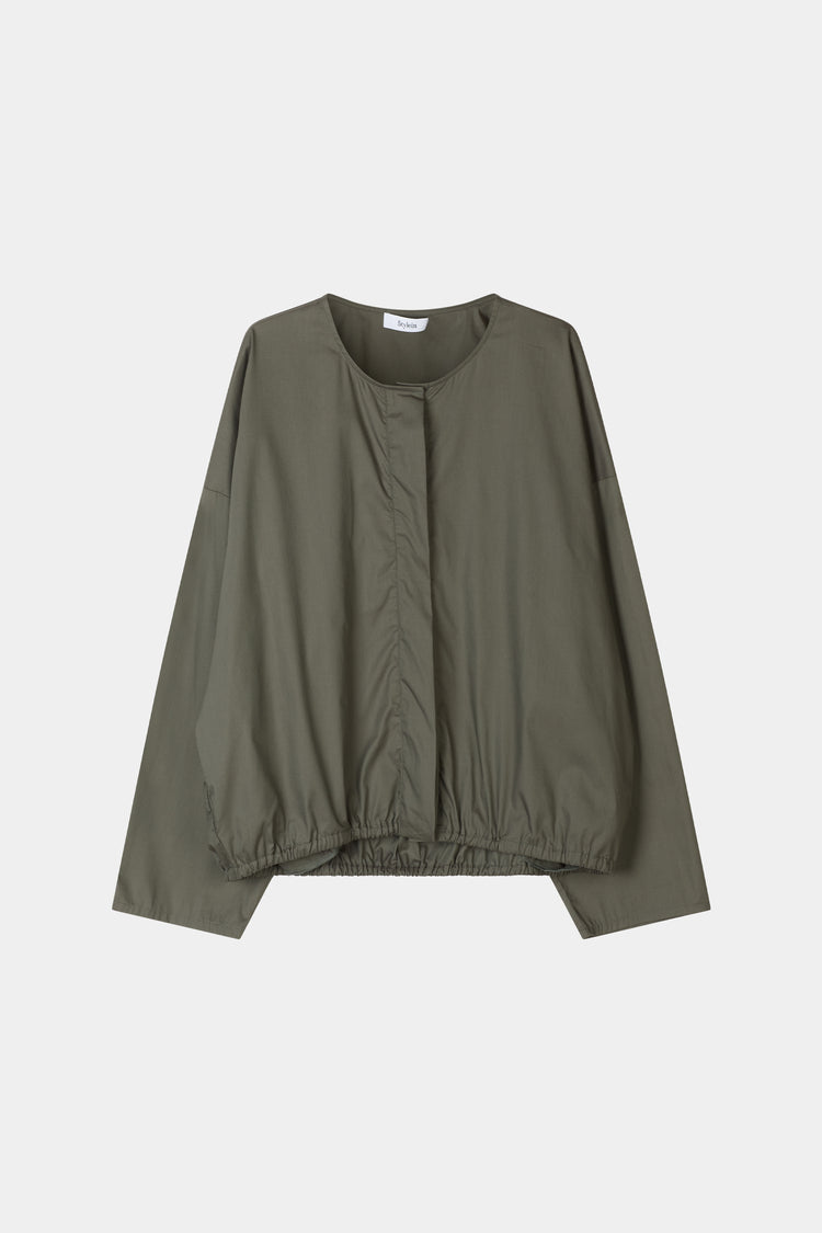 green volumnious shirt stylein jotorio packshot