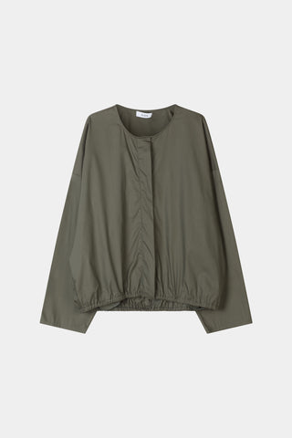 green volumnious shirt stylein jotorio packshot