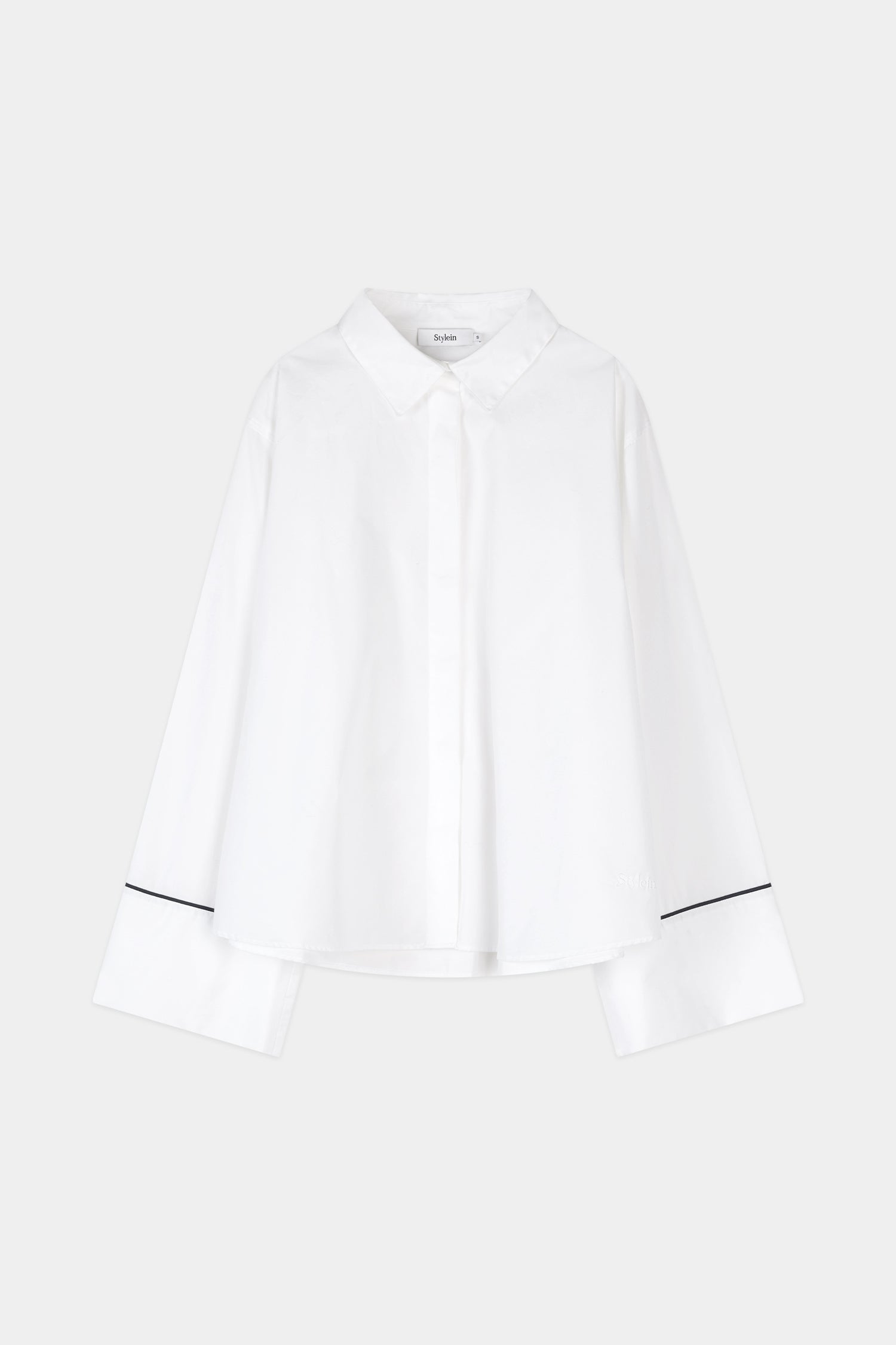 White wide sleeve shirt stylein jovanna front packshot