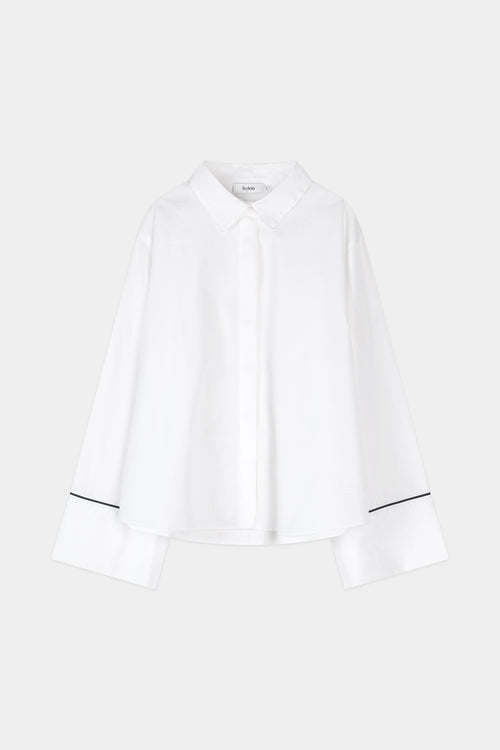 White wide sleeve shirt stylein jovanna front model image