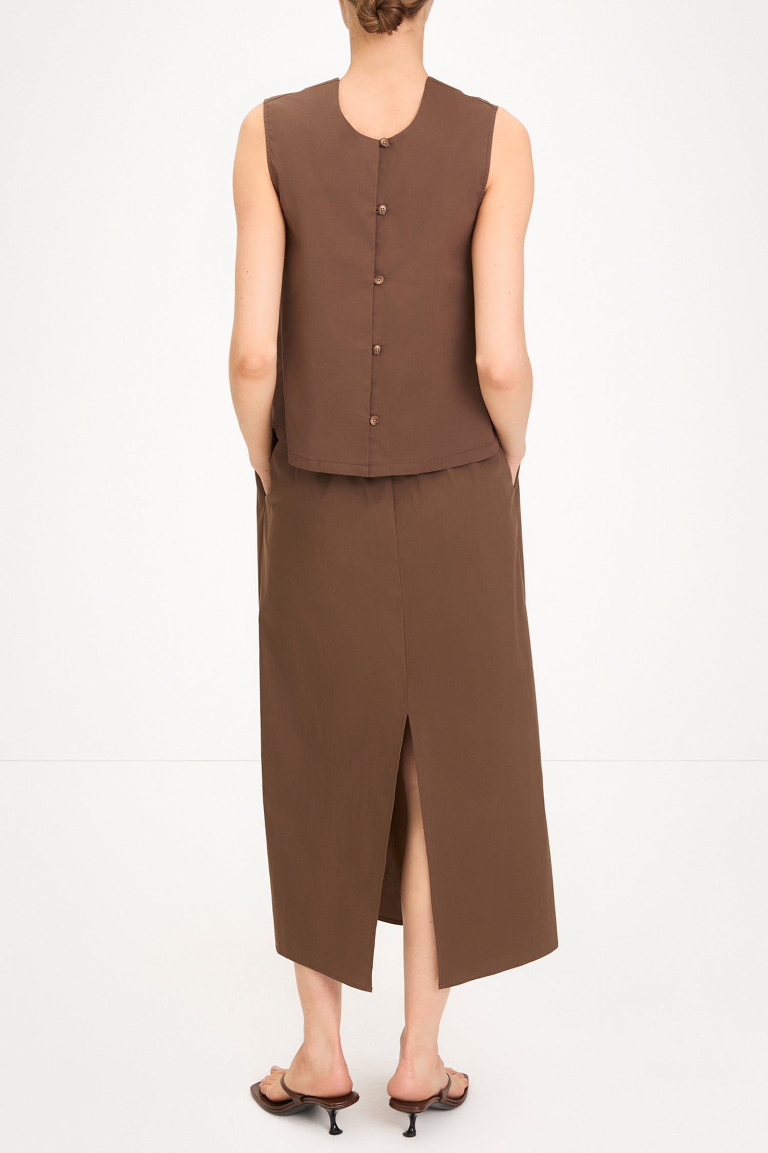 Joya sleeveless blouse cacao stylein model image back