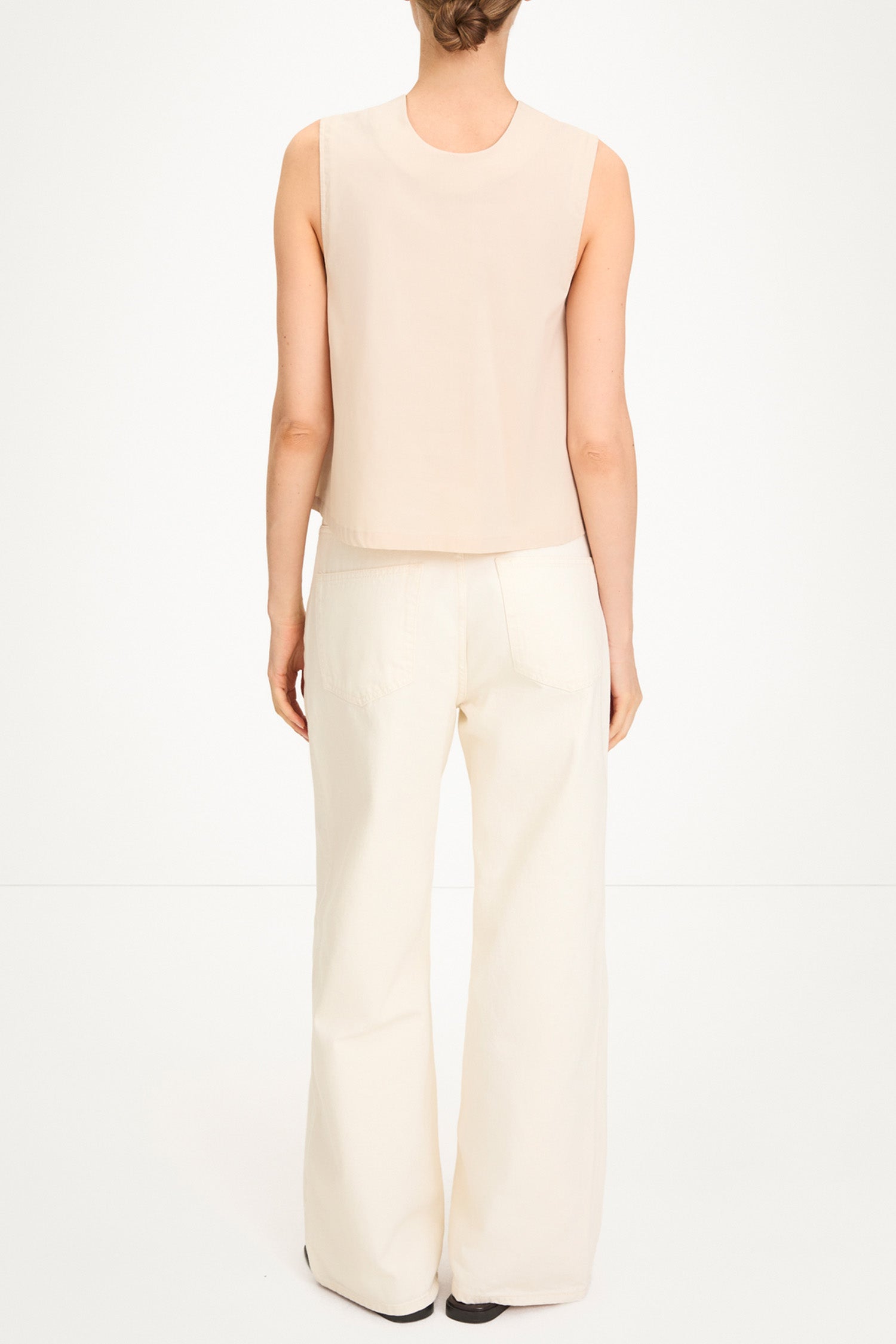 Joya Blouse sleeveless oyster beige stylein model image back