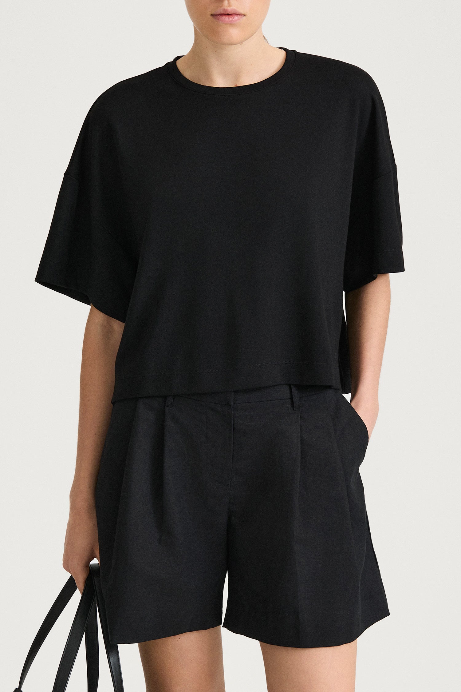 Juniper cropped top black stylein model image front close