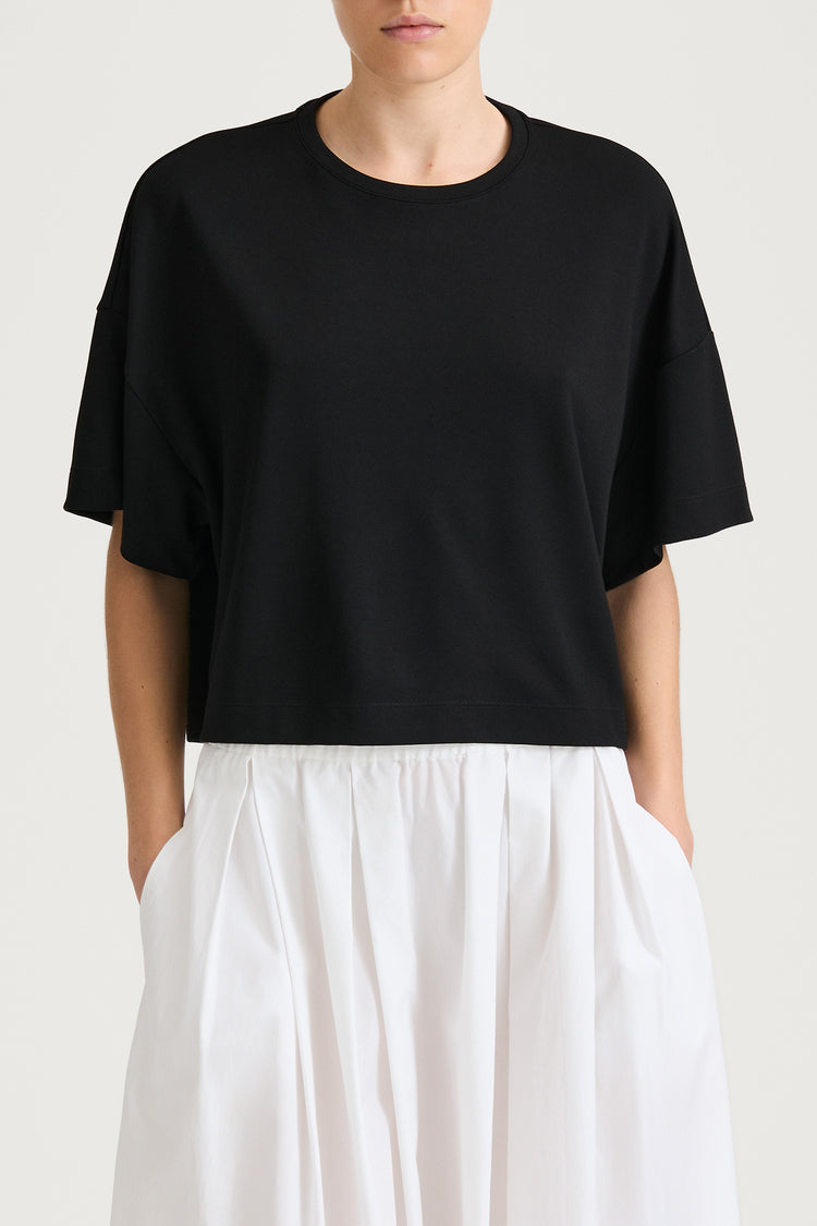 Juniper cropped top black stylein model image front close