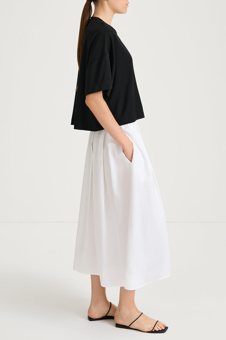 Juniper cropped top black stylein model image side