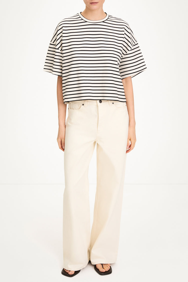 Juniper top boxy t-shirt black white stripe stylein model image front