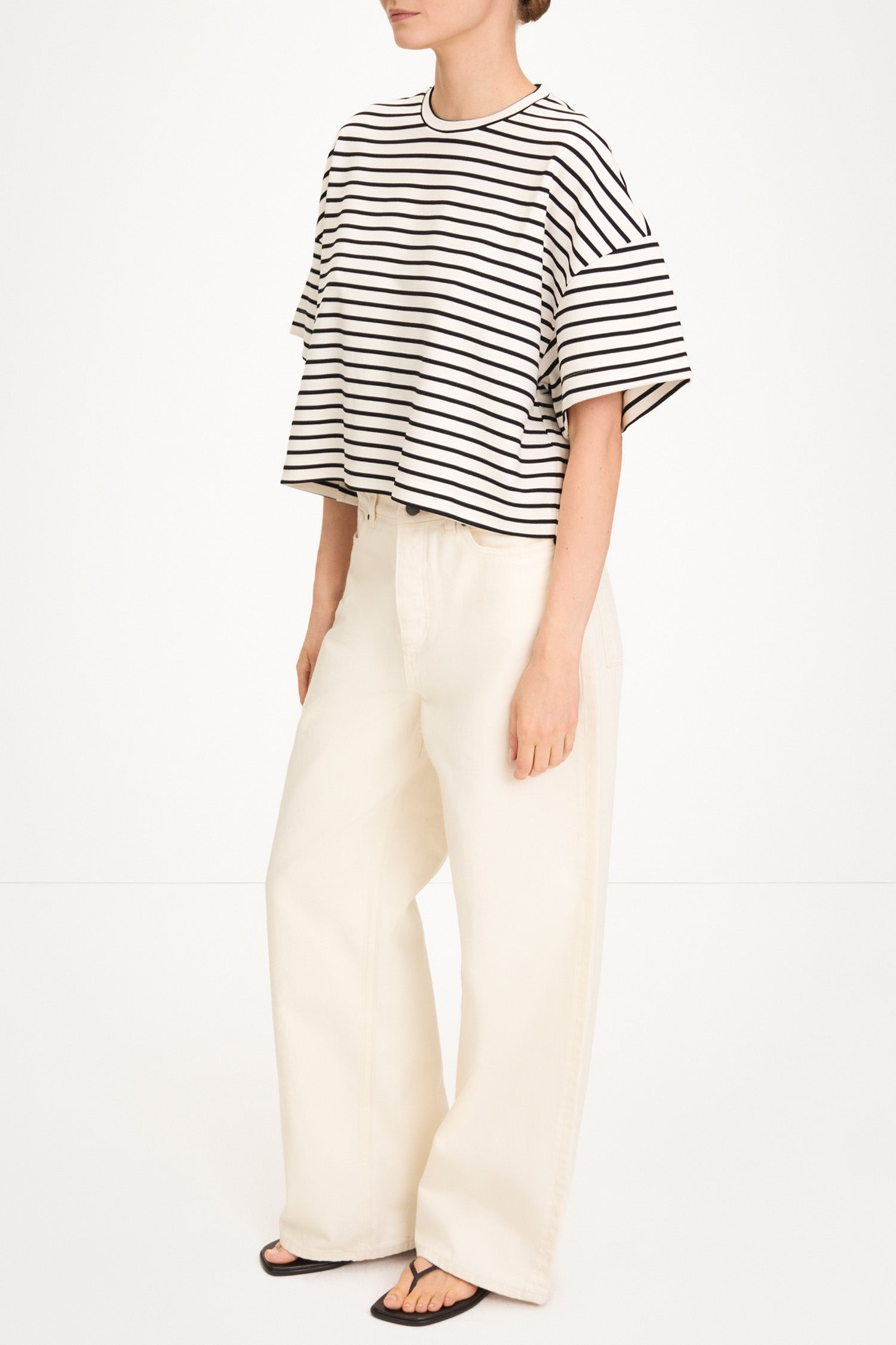 Juniper top boxy t-shirt black white stripe stylein model image side
