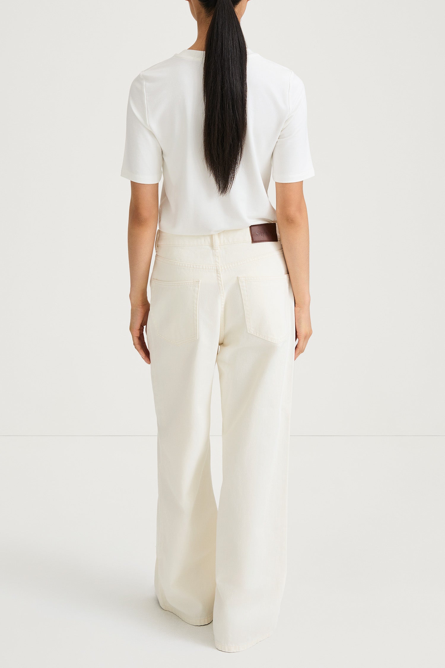 Kayne wide denim ecru stylein model image back