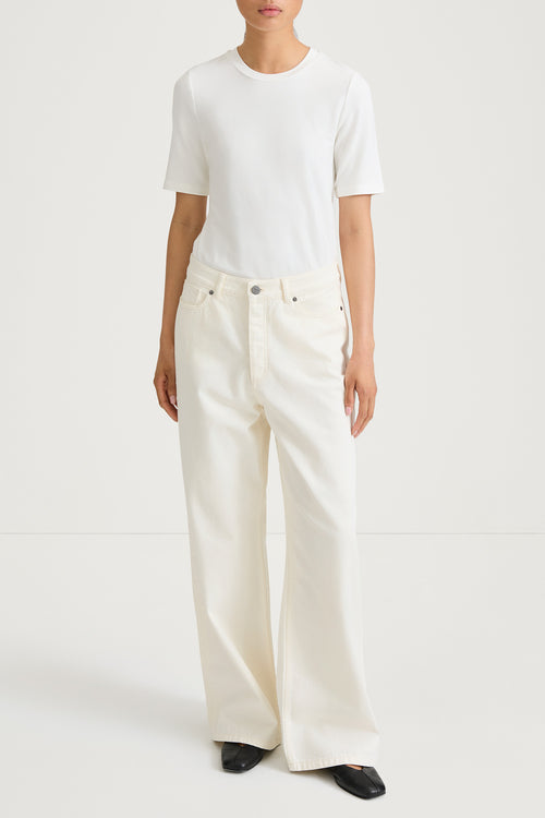 Kayne wide denim ecru stylein model image front