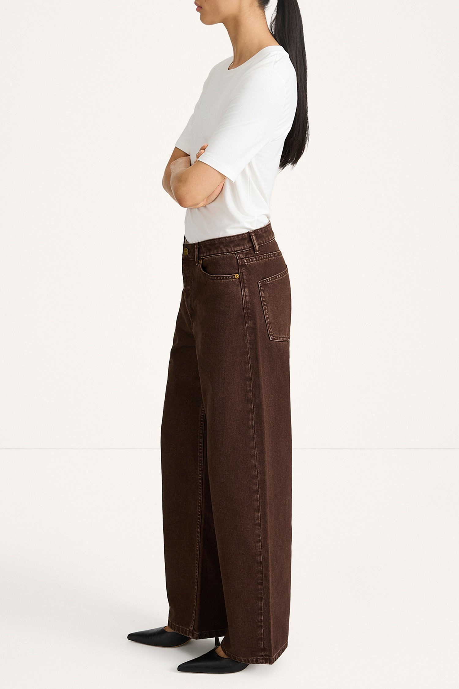 Keanu denim trousers barrel coffee stylein model image side