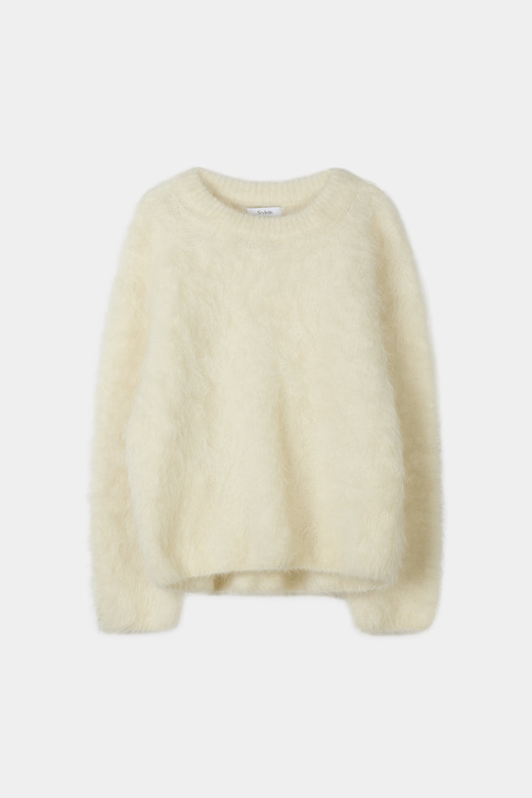 Alpaca knitted white sweater oversized stylein packshot