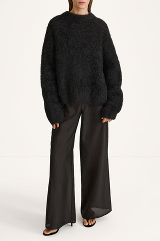 black oversized knitted sweater stylein lory model image