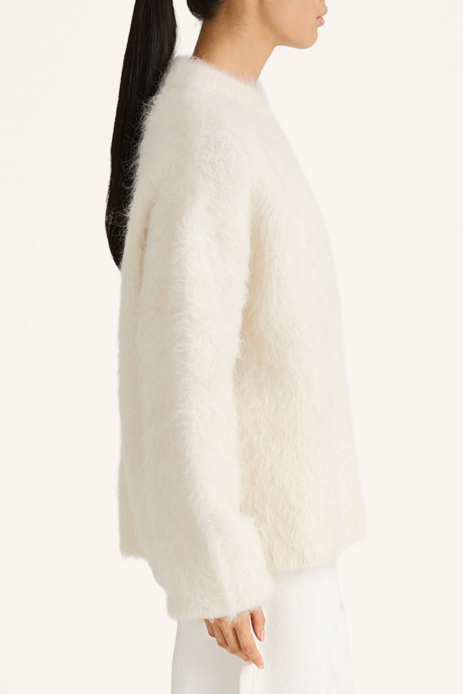 Alpaca knitted white sweater oversized stylein detail
