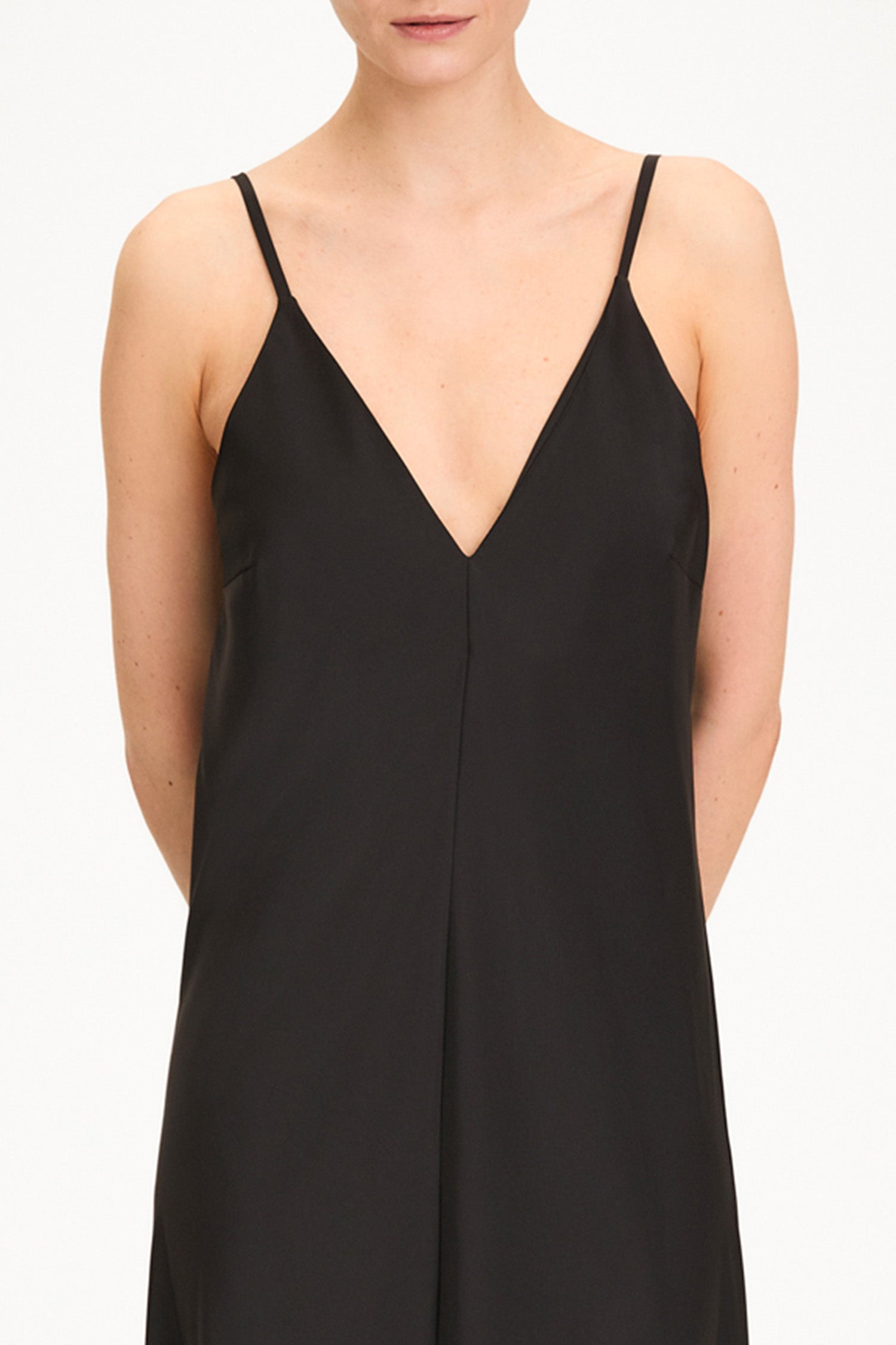 Macena v-neck maxi long dress black stylein model image front close