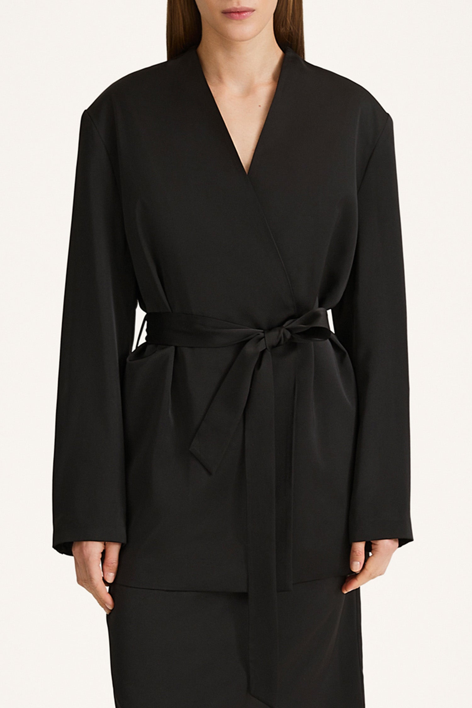 Maggiano waist tie blazer black stylein cloese up