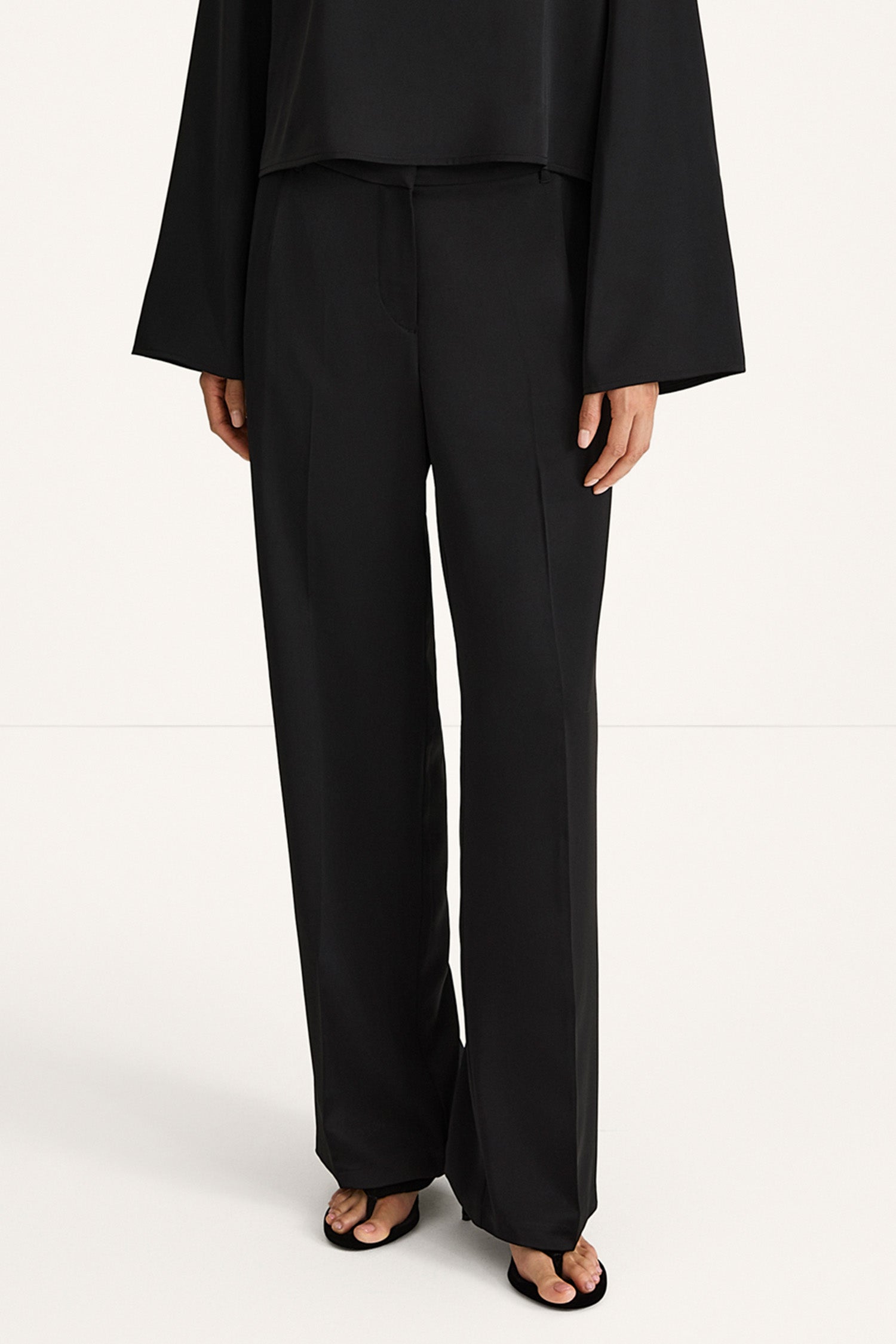 Maggie black trousers black stylein close up