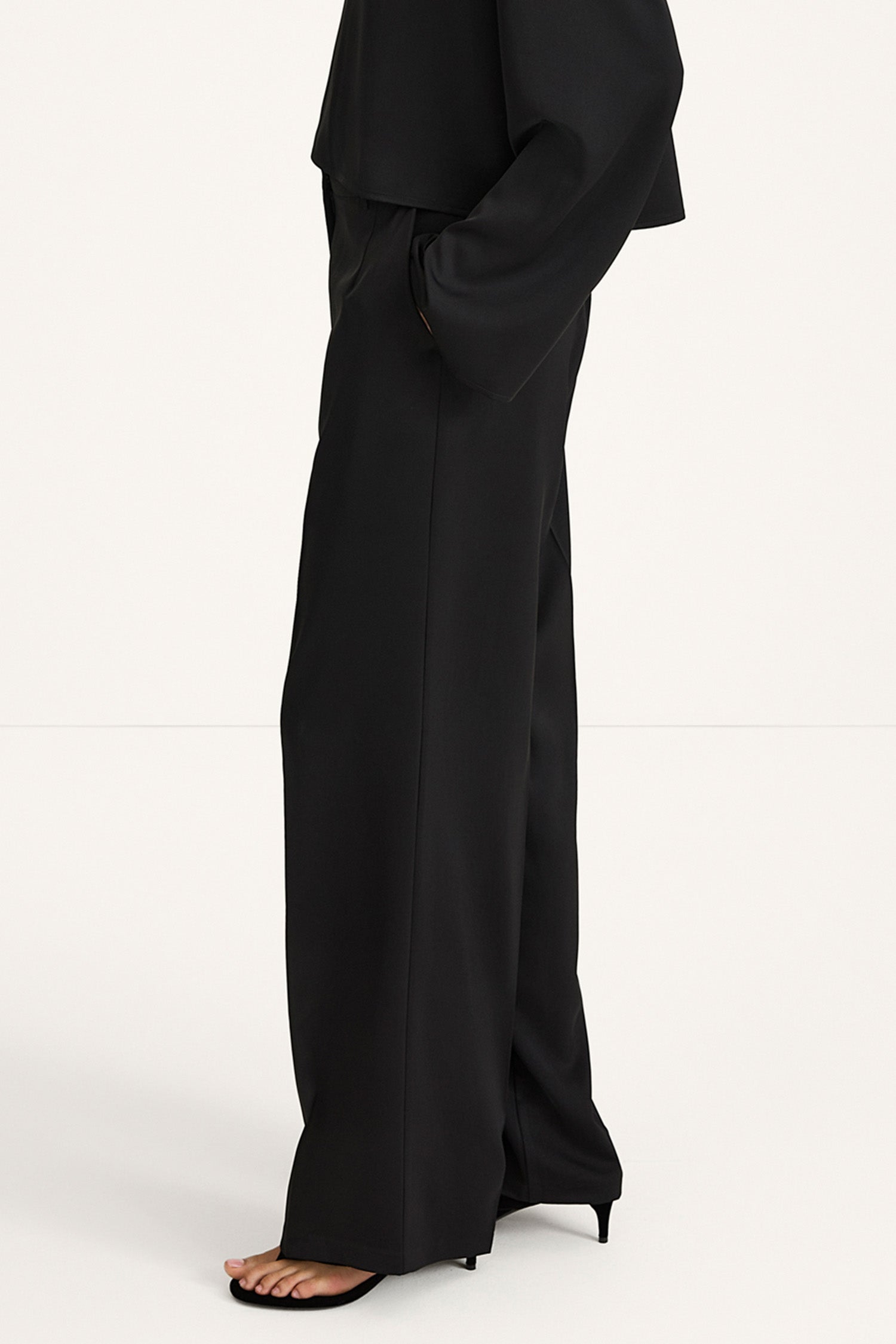 Maggie black trousers black stylein detail