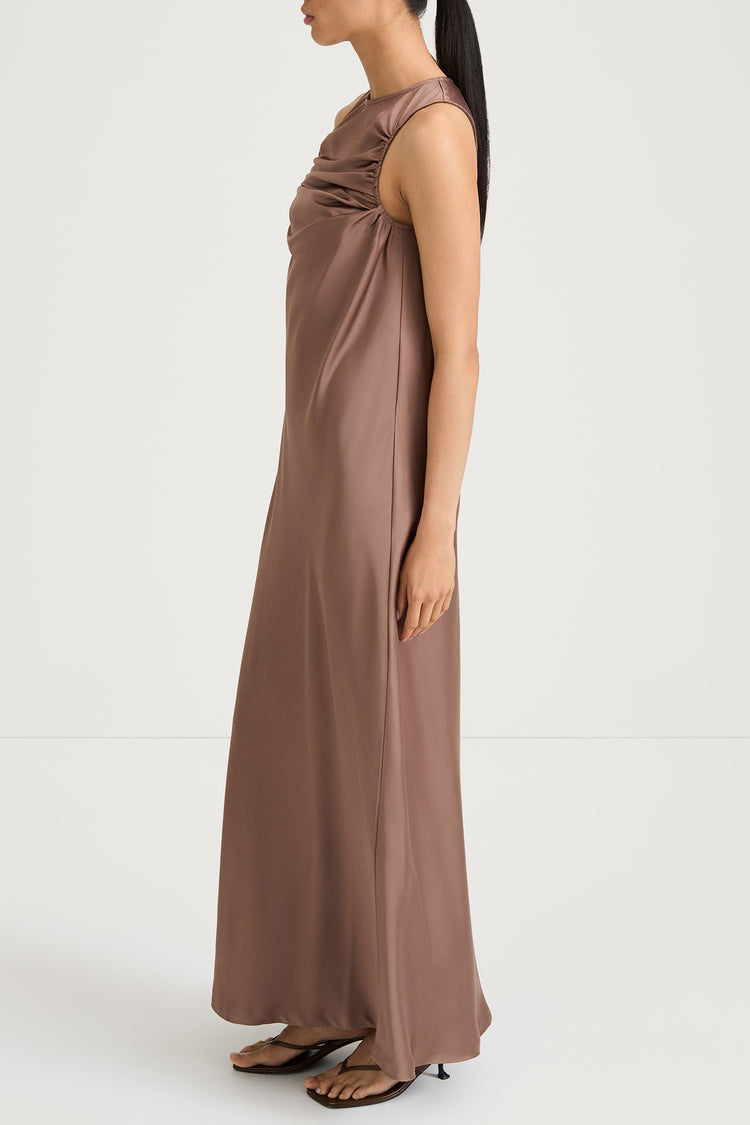 Mairie maxi long satin dress brown hazel stylein model image side