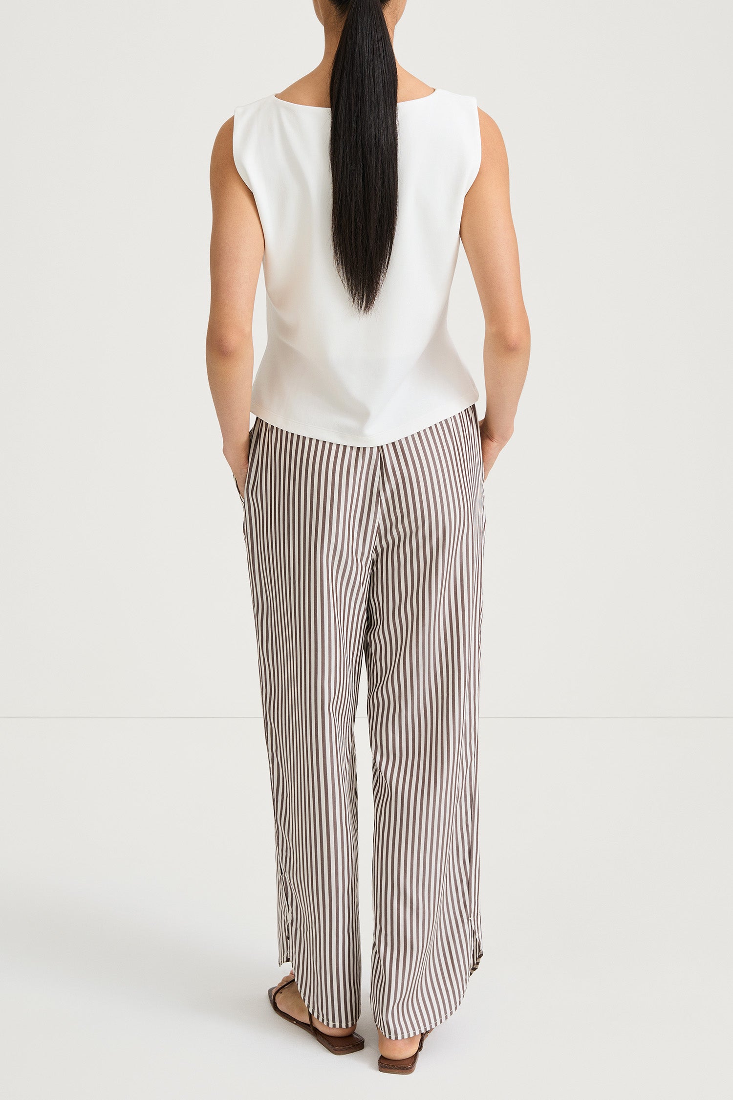 Mallea trousers brown stripe stylein model image back