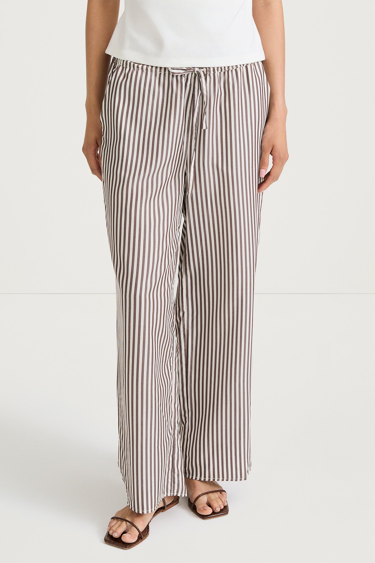 Mallea trousers brown stripe stylein model image front close