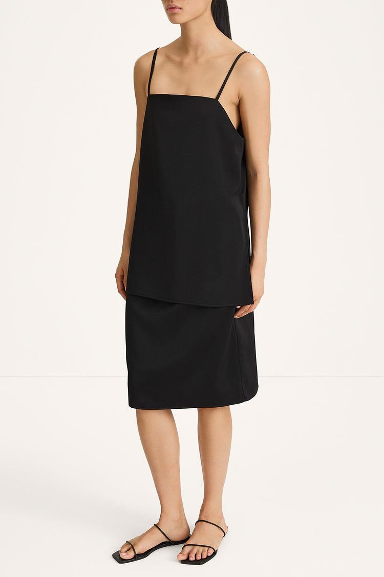 Marianne long top rouleau straps black stylein model image side
