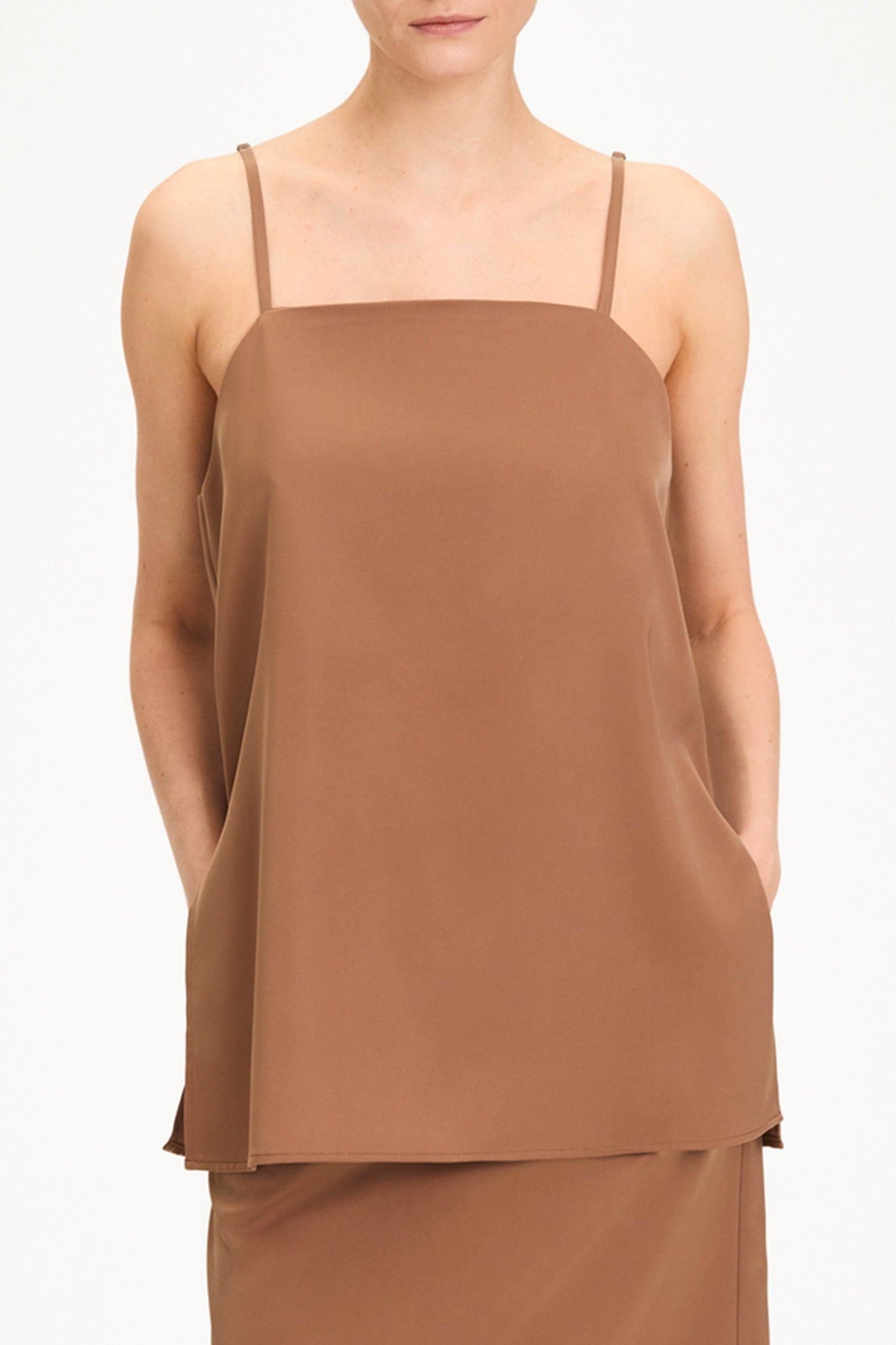 Marianne long top rouleau straps hazel stylein model image front close