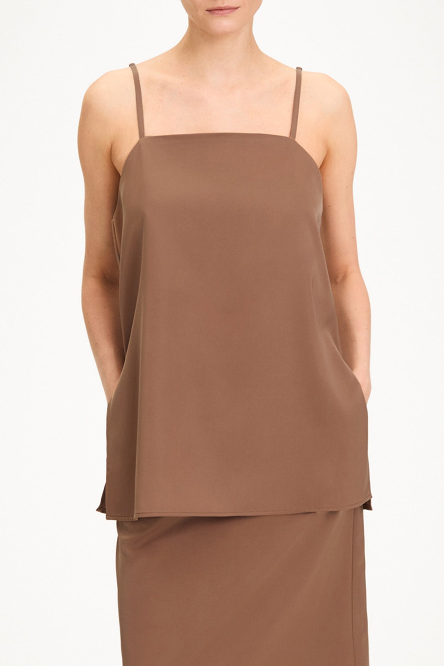 Marianne long top rouleau straps hazel stylein model image front close