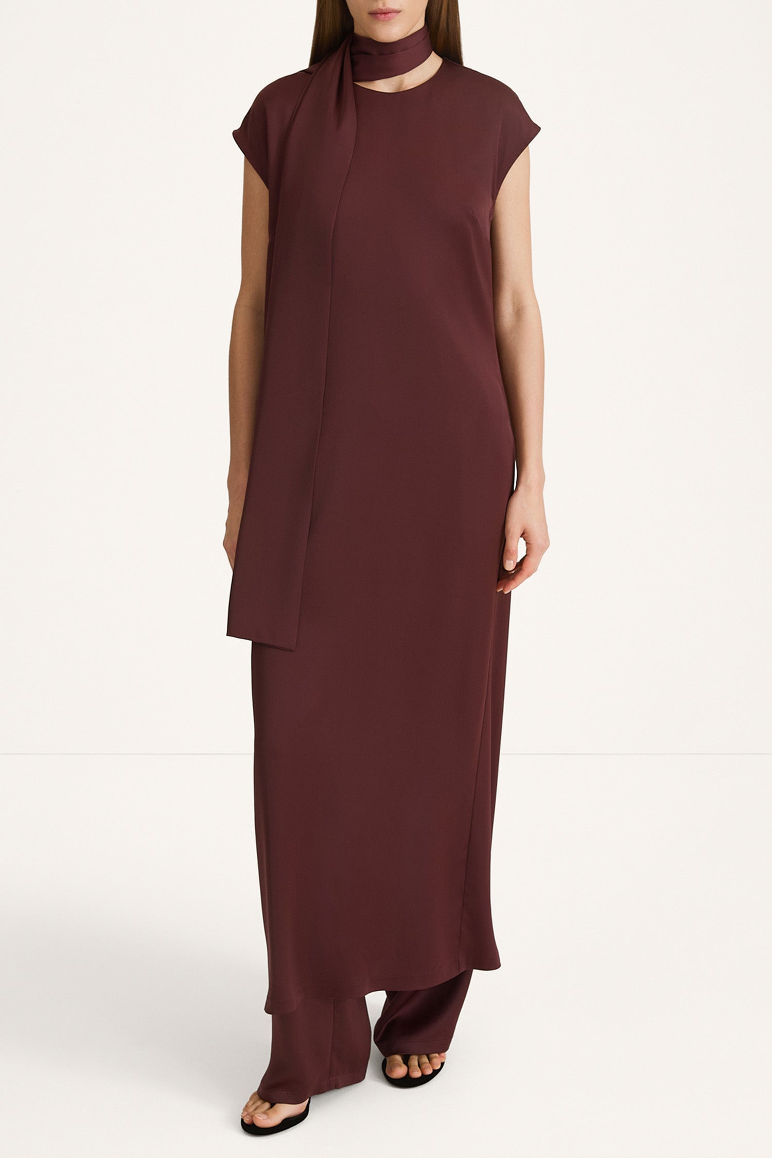 Marigold long satin dress bordeaux stylein model image front