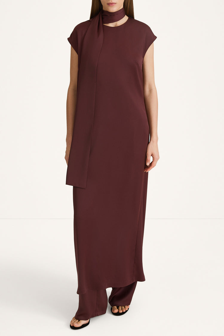 Marigold long satin dress bordeaux stylein model image front