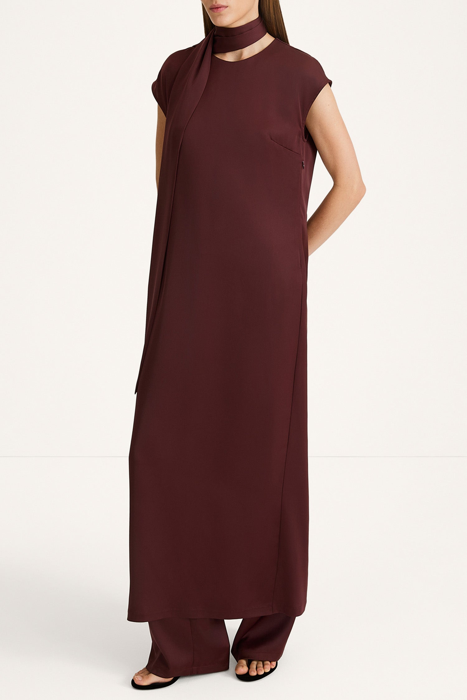 Marigold long satin dress bordeaux stylein model image side front