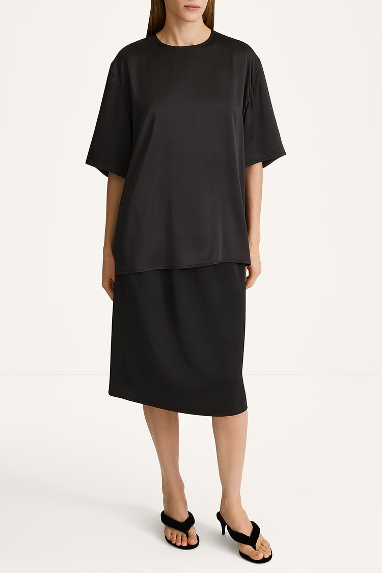 Martano oversized satin t-shirt top black stylein model image front