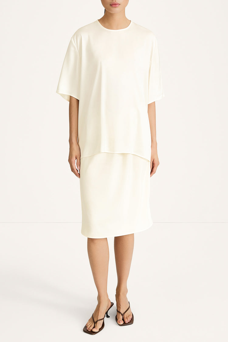 Martano oversized satin t-shirt top ivory stylein model image front