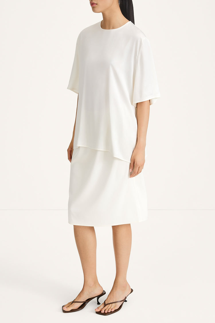Martano oversized satin t-shirt top ivory stylein model image side