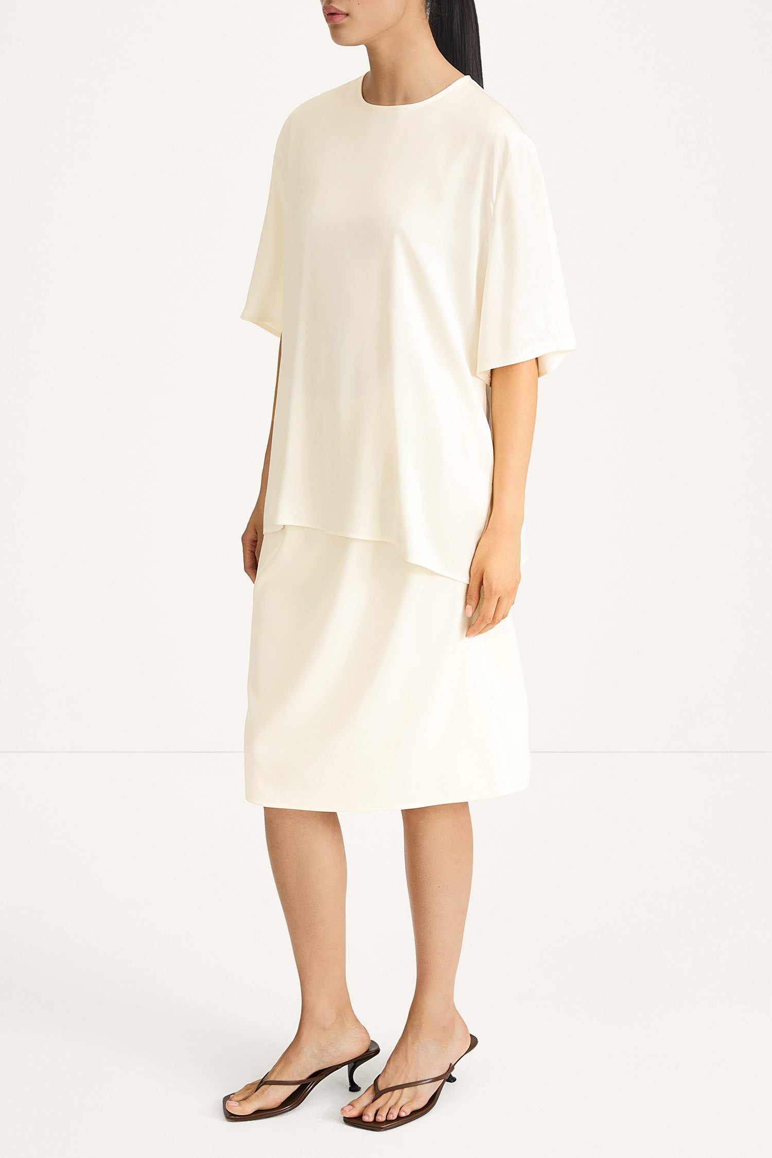 Martano oversized satin t-shirt top ivory stylein model image side
