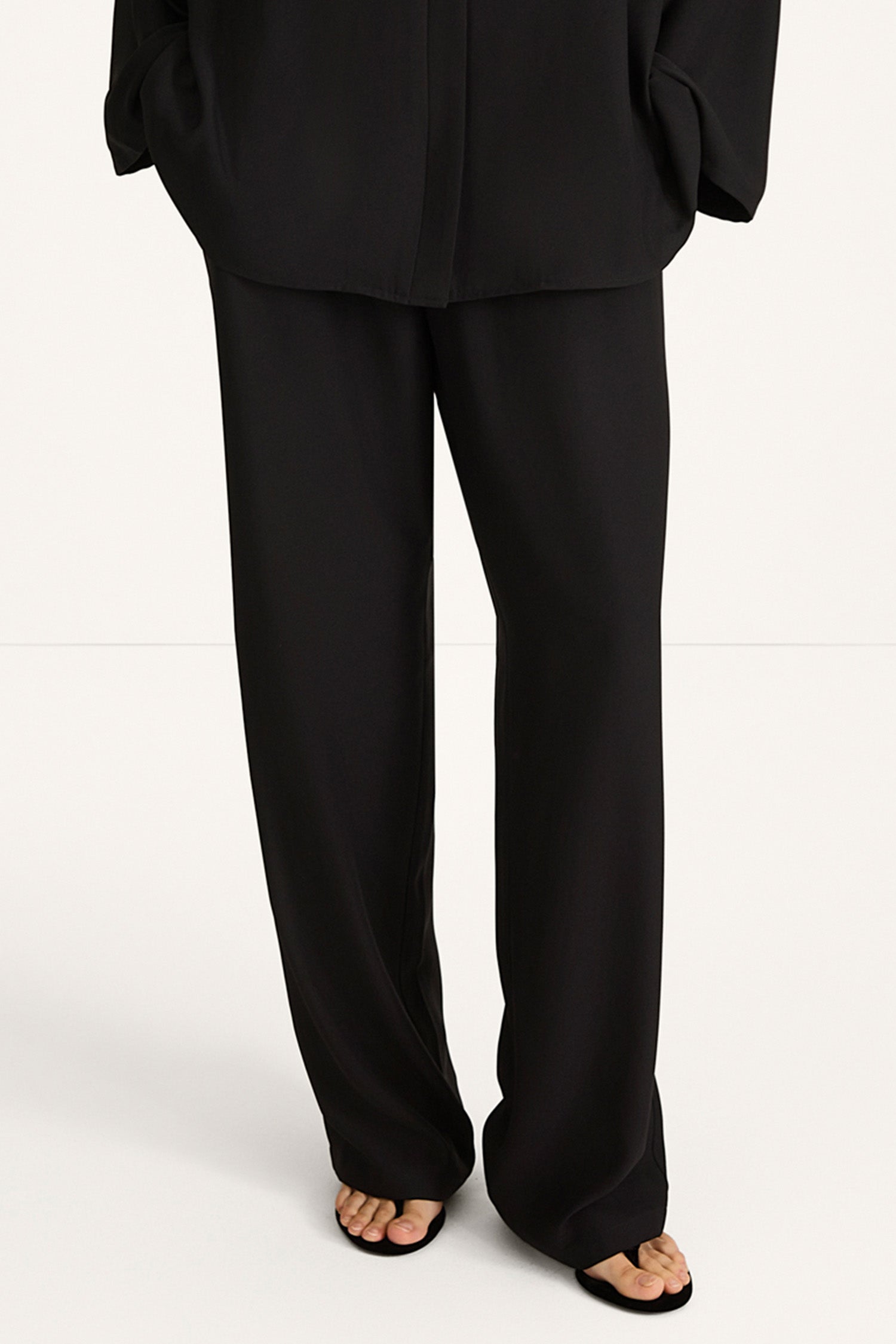 Meike chiffon trousers black stylein model image front close