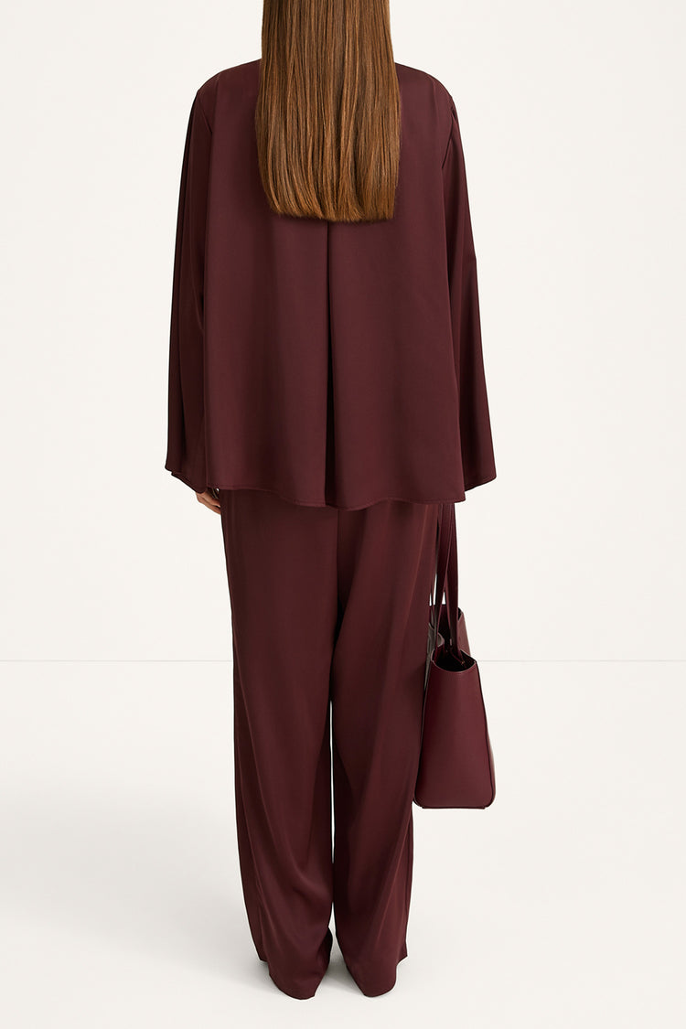 Meike satin trousers bordeaux stylein model image back
